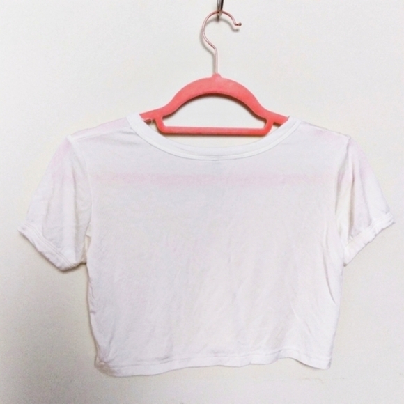 Emma & Sam White Cropped Tee Size Medium - Picture 3 of 6